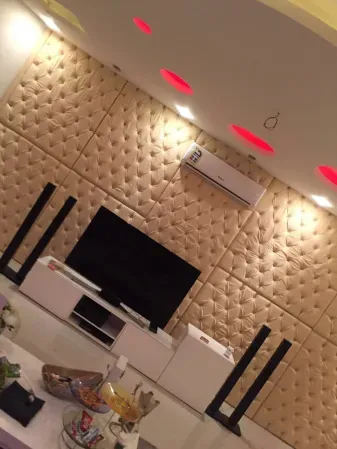 تنجيد باب خشب بألوان جلد عصرية حي النرجس