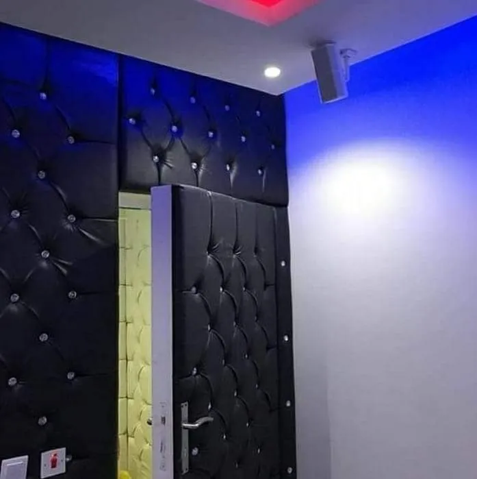 عزل باب مكتب إداري لمنع تسرب الأصوات الرياض